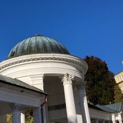 Karolinina-Kolonnade und Rudolfsquellen - Kolonáda Karolinina