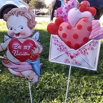 North Hollywood Park - a cute, nicely heart shaped decors.. planted deep in to the grass for Valentines day!:-) Full of LOVE!! - Parks Near Me - Los Angeles, California North Hollywood Park - a cute, nicely heart shaped decors.. planted deep in to the grass for Valentines day!:-) Full of LOVE!! - Parks Near Me - Los Angeles, California