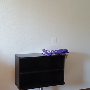Motel 6 - No closet, only open shelves and hangers. - Hotels Near Me - Gilroy, California