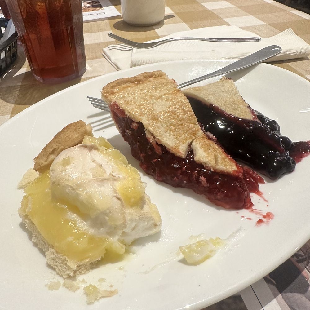Berlin Farmstead - Pie Sampler - Bakeries Near Me - Berlin, Ohio