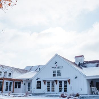 Porter’s - a large white house with a covered porch - Desserts Near Me - Nebraska City, Nebraska Porter’s - a large white house with a covered porch - Desserts Near Me - Nebraska City, Nebraska
