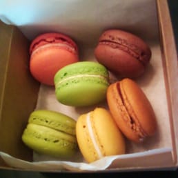 Mmmm macarons! Mmmm macarons!