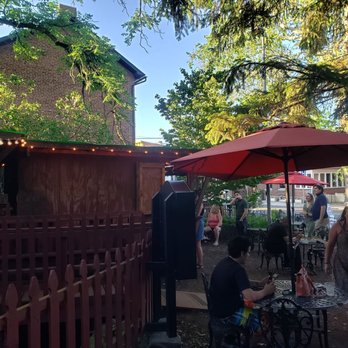 Farnsworth House Inn - Cool beer garden - Tours Near Me - Gettysburg, Pennsylvania