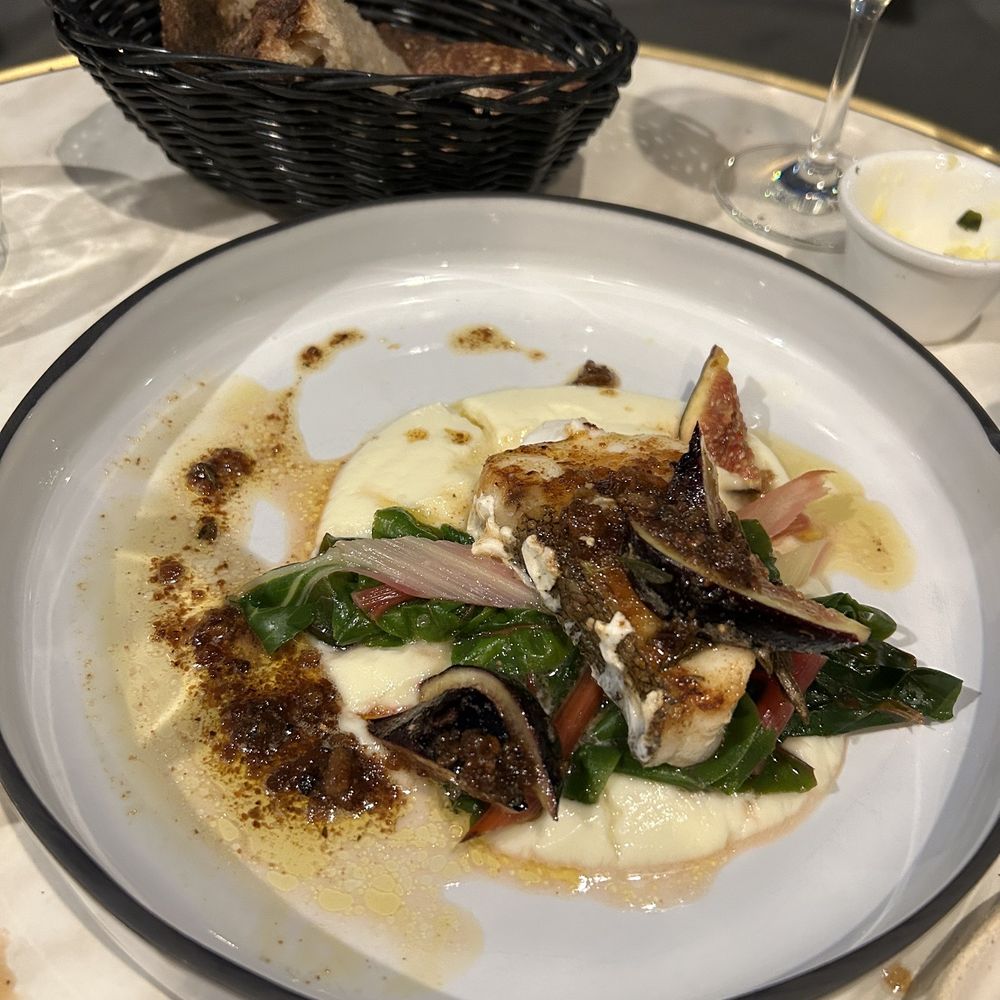 Sur Mer - Pan fried hake - Seafood Near Me - Paris, 75 Sur Mer - Pan fried hake - Seafood Near Me - Paris, 75