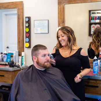Headlinez - Barbers Near Me - Bettendorf, Iowa