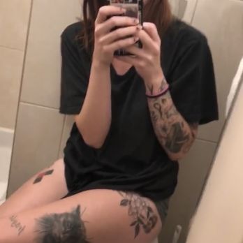 Hôtel des Marronniers - Okay I'll admit this mirror placement is not ideal but what can ya do? - Hotels Near Me - Paris, 75 Hôtel des Marronniers - Okay I'll admit this mirror placement is not ideal but what can ya do? - Hotels Near Me - Paris, 75