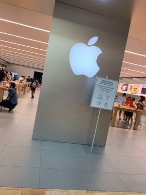 Apple Houston Galleria by null