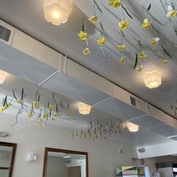 The Cheeze Factory Restaurant - I love these flowers hanging from the ceiling when you walk in... - Vegan Near Me - Baraboo, Wisconsin