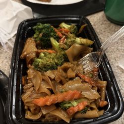 Thai Peppers - Drunken Noodles and Spring rolls