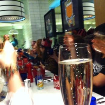 Pizza Express - Aperitif: Prosecco D.O.C Veneto, tiny bubbles. Cheers! - Pizza Near Me - London, XGL