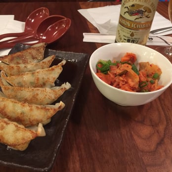 Umamido - Gyoza, kimchi and Kirin. Notice the soya sauce served in the plate to save space on the table. - Ramen Near Me - Ixelles, BRU