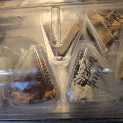 Ken's Family Restaurant - Pie case!