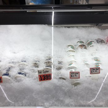 Simply Seafood - a display of fresh seafood on ice - Seafood Markets Near Me - Mobile, Alabama Simply Seafood - a display of fresh seafood on ice - Seafood Markets Near Me - Mobile, Alabama