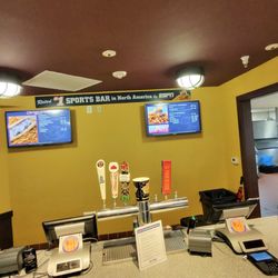 Chickie & Pete's - Order desk