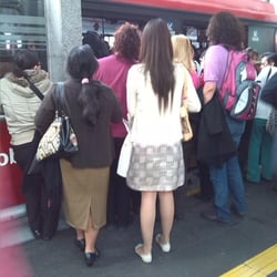 Metrobús El Caminero - Aunque una entrada de abordaje para mujeres y niños puede ser peligroso tomar este transporte si no se toman precauciones