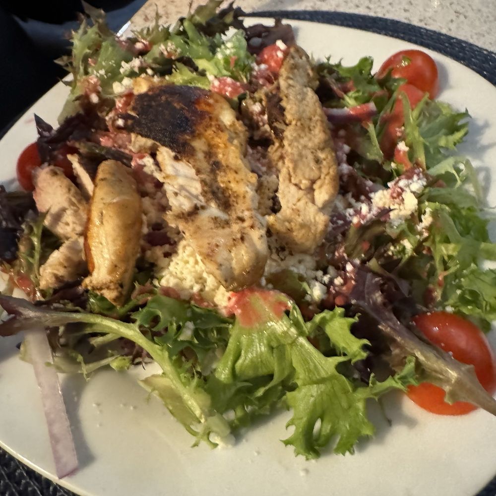 Rivertown Bistro - Raspberry salad with grilled chicken - New American Near Me - Conway, South Carolina Rivertown Bistro - Raspberry salad with grilled chicken - New American Near Me - Conway, South Carolina