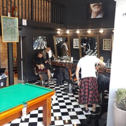 Skink Tattoo e Piercing - Sempre faço a barba com o Bira, o local é incrivel e atendimento ótimo!! 35 reais a barba!!