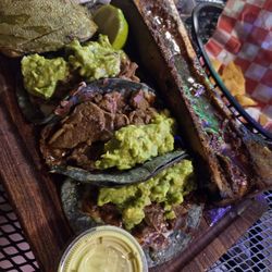 Los Sanchez Taqueria - Tacos con ribeye y tuetano
