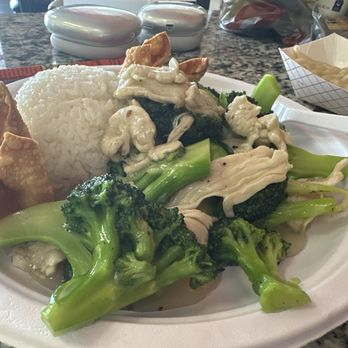 Rolling Wok - Broccoli Chicken - Cantonese Near Me - Lincoln, Nebraska Rolling Wok - Broccoli Chicken - Cantonese Near Me - Lincoln, Nebraska