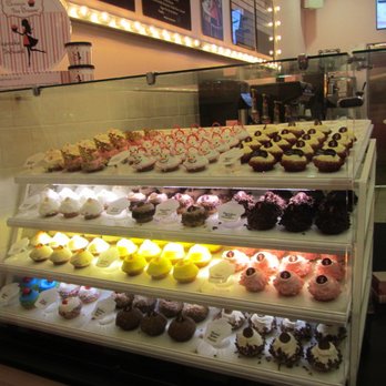 Casey's Cupcakes - nice display - Cupcakes Near Me - Riverside, California