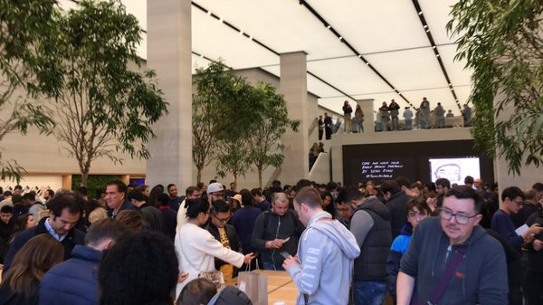 Apple Regent Street by null