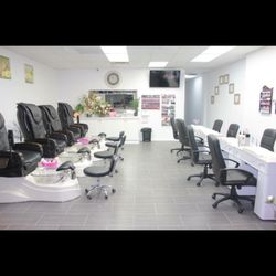 Posh Tips Nails & Salon - Newly renovated and great chairs