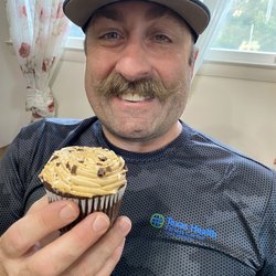 Country Apron Bakery - Birthday cupcake!