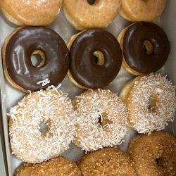 Ma's Donuts - Glaze. Chocolate. Coconut. Crumble.
