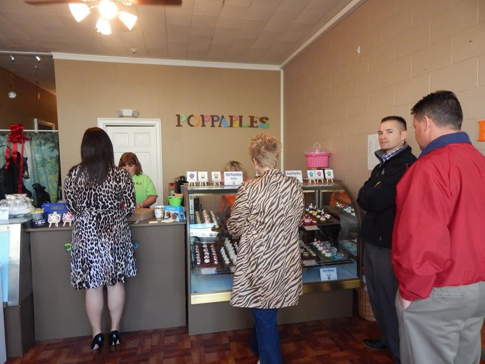 Poppable's - Mini Cupcakes & More Logo