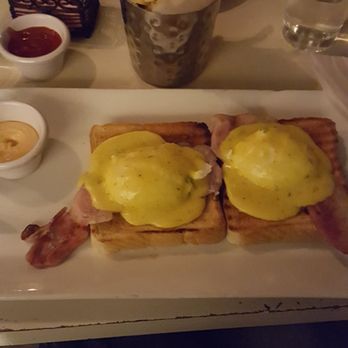 Tanner Smiths - Eggs benedict. I wished I knew this is bad. - Cocktail Bars Near Me - New York, New York Tanner Smiths - Eggs benedict. I wished I knew this is bad. - Cocktail Bars Near Me - New York, New York