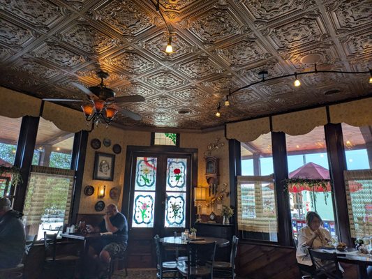 Alpine Inn by null