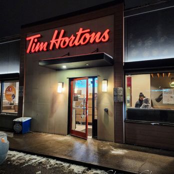 Tim Hortons - Storefront at night - Coffee & Tea Near Me - Toronto, Ontario Tim Hortons - Storefront at night - Coffee & Tea Near Me - Toronto, Ontario