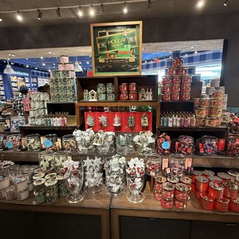 Bath & Body Works - Cosmetics & Beauty Supply Near Me - Philadelphia, Pennsylvania Bath & Body Works - Cosmetics & Beauty Supply Near Me - Philadelphia, Pennsylvania