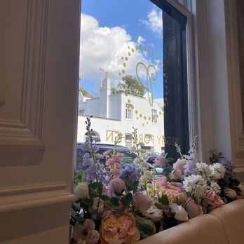 Peggy Porschen Cakes - Decor is so pretty - Patisserie/Cake Shop Near Me - London, XGL Peggy Porschen Cakes - Decor is so pretty - Patisserie/Cake Shop Near Me - London, XGL