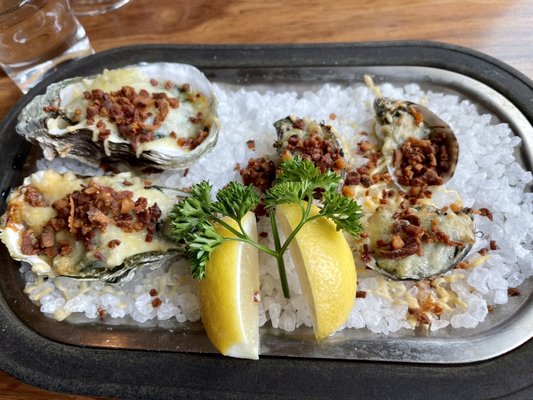 Driftwood Restaurant & Lounge by null