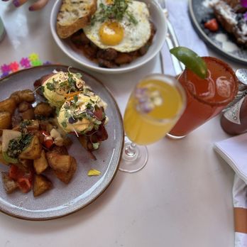 Eggy’s Neighborhood Kitchen - Brunch cocktails and aerial vibe - Breakfast & Brunch Near Me - Berkeley, California Eggy’s Neighborhood Kitchen - Brunch cocktails and aerial vibe - Breakfast & Brunch Near Me - Berkeley, California