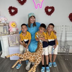 Family Fun Dental - Cảm ơn bác sĩ cho mấy em bộ răng trắng khoẻ xinh đẹp . Ba em chuột thích bác sĩ nhiều lắm