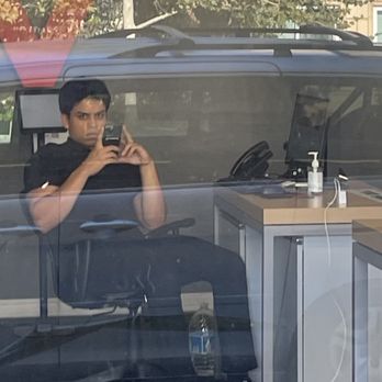 Verizon - Just sitting there chillin at 5:30 but the store closes at 5?? Make it make sense!! - Mobile Phones Near Me - Sherman Oaks, California Verizon - Just sitting there chillin at 5:30 but the store closes at 5?? Make it make sense!! - Mobile Phones Near Me - Sherman Oaks, California