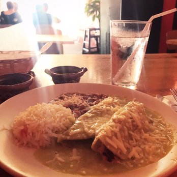 Restaurant Mole Del Rey - Enchilada Verde Suissa w Chicken, Rice & Beans. Good, but small. - Mexican Near Me - Bell, California Restaurant Mole Del Rey - Enchilada Verde Suissa w Chicken, Rice & Beans. Good, but small. - Mexican Near Me - Bell, California