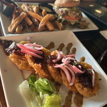 The Craft Bar - Destin - Fried green tomato's & veggie burger - Gastropubs Near Me - Destin, Florida