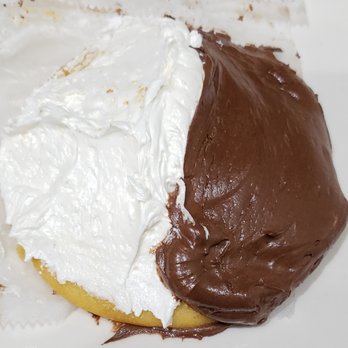 Torta Fina Bakeshoppe - Gourmet Black & White Cookie Cake - Bakeries Near Me - Babylon, New York