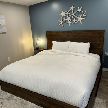 White Caps Motel - King bed room - Hotels Near Me - Ventura, California White Caps Motel - King bed room - Hotels Near Me - Ventura, California