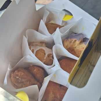 Beard Papa's - Desserts Near Me - New York, New York