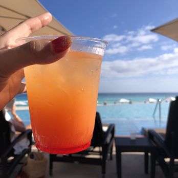 Viento Restaurante - Tequila sunrise - Mexican Near Me - Cancún, ROO