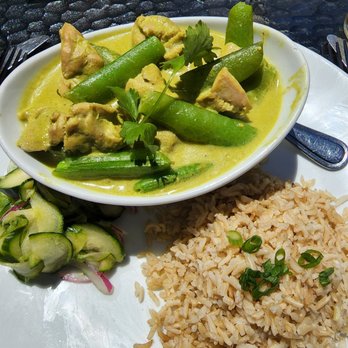 Robins Restaurant - Thai green chicken curry - New American Near Me - Cambria, California Robins Restaurant - Thai green chicken curry - New American Near Me - Cambria, California