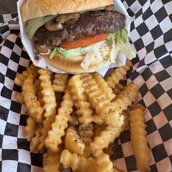 Fins Drive In - ElDorato burger - Diners Near Me - Springfield, Oregon