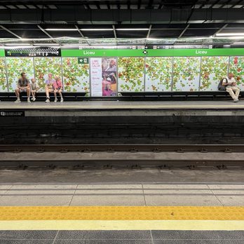Metro - Public Transportation Near Me - Barcelona, B
