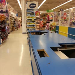 Toys 'R' Us - Quite empty for a Saturday.