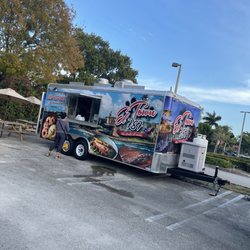 El Town 787 - Puerto Rican food truck