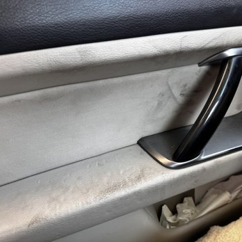 Lion King Express - Grease in the inside door of the Subaru from the drivers dirty hands. - Vehicle Shipping Near Me Lion King Express - Grease in the inside door of the Subaru from the drivers dirty hands. - Vehicle Shipping Near Me